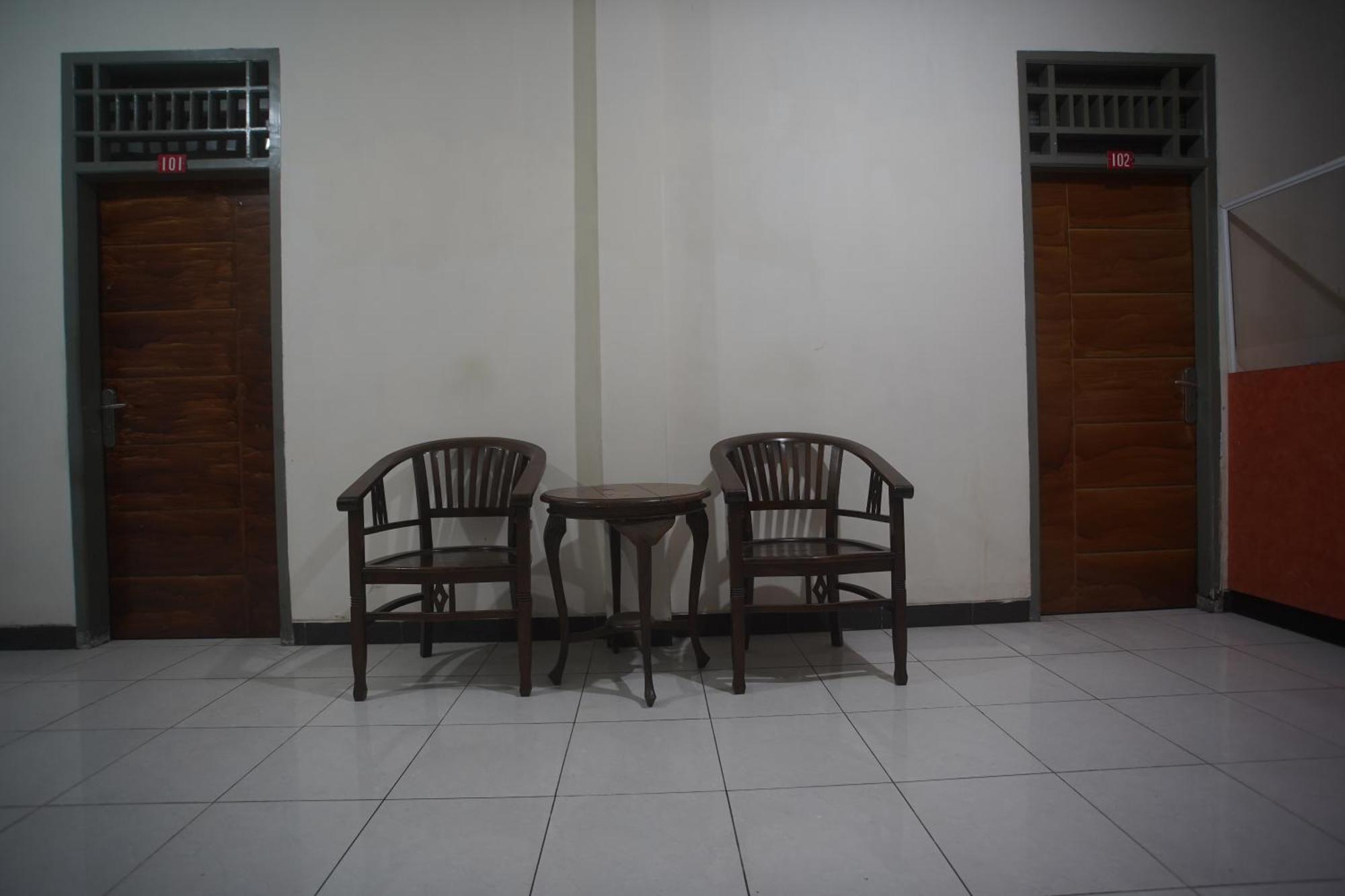 Oyo 92098 Kost Orange Syariah Hotel Jongaya Exterior photo
