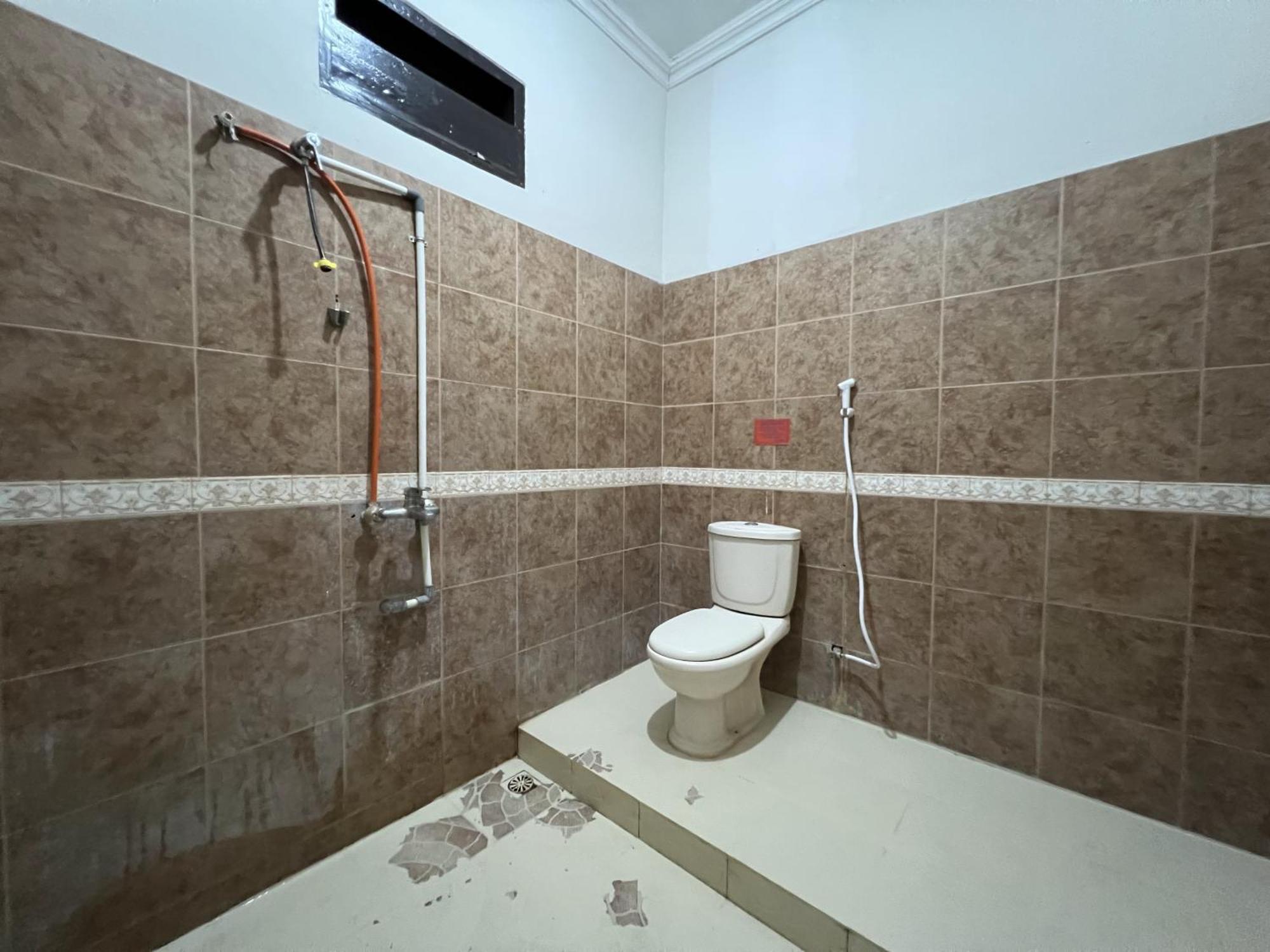 Oyo 92098 Kost Orange Syariah Hotel Jongaya Exterior photo