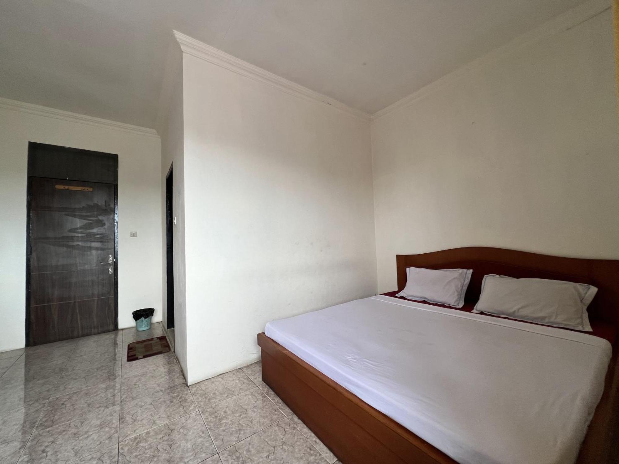 Oyo 92098 Kost Orange Syariah Hotel Jongaya Exterior photo